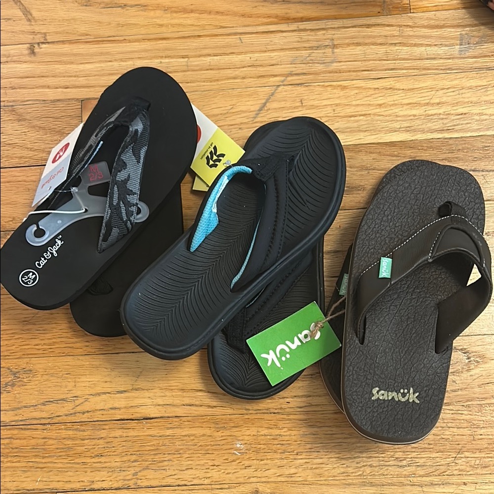 Sanuk Black Flip Flops